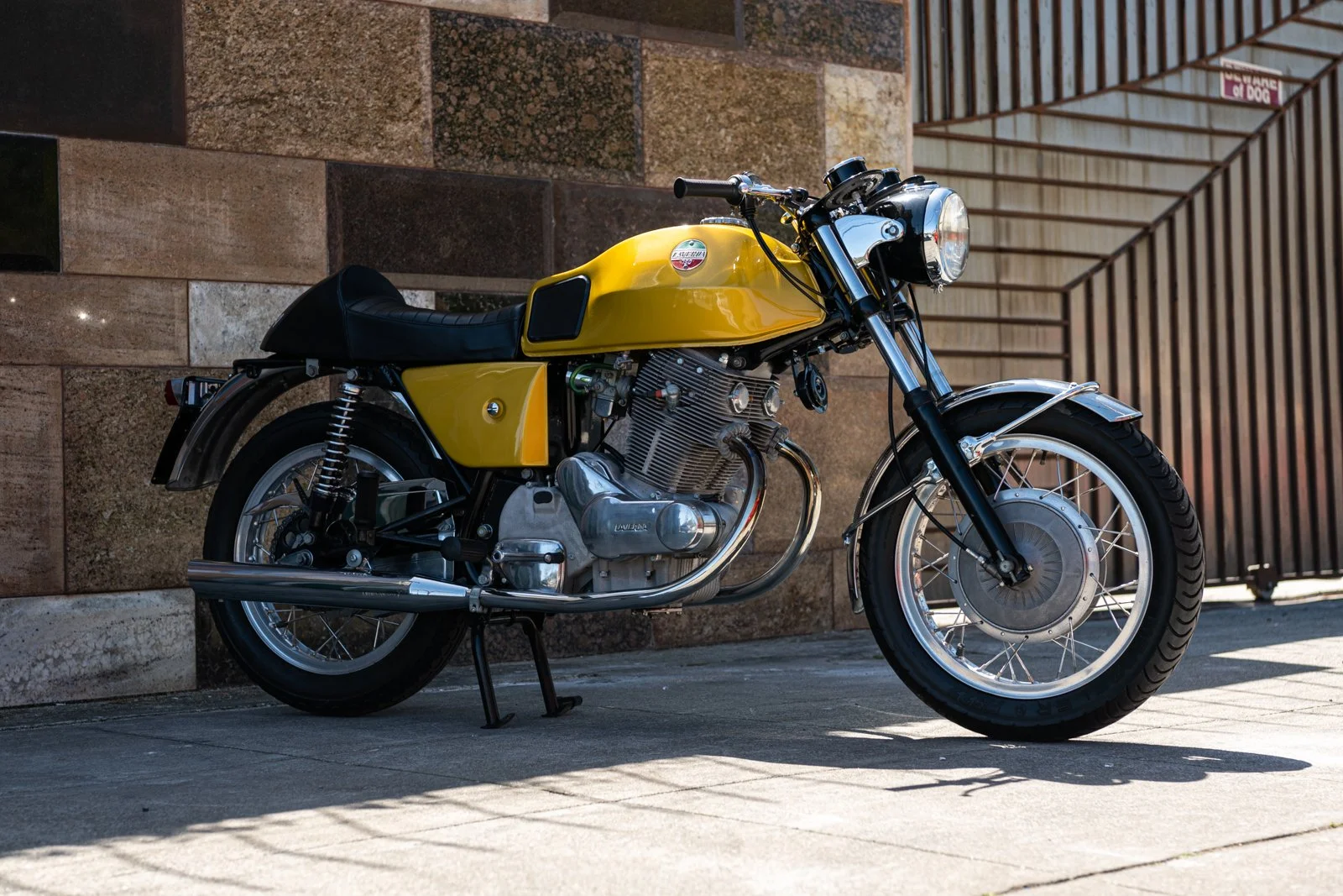 38灯　Barber Yellow LAVA LAVA GEAR CLUB LAVERDA 750 S 1970 D266 — Bello Moto SF